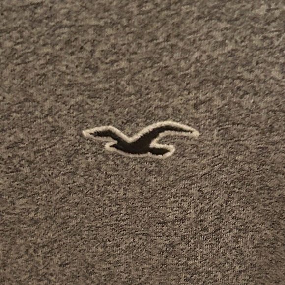 Hollister Men's Gray Short Sleeve Tee, size XS - Picture 2 of 4